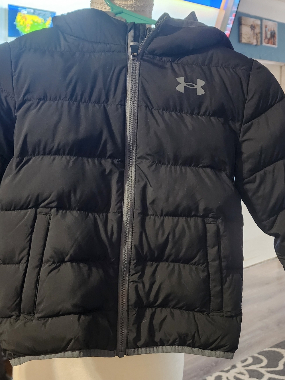 Under Armour Boys/Girls Black Puffer Jacket with Hood Sz 5